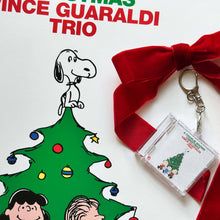 'Hit Clips' Mini CD Case Keychain - Charlie Brown Christmas: Linus and Lucy